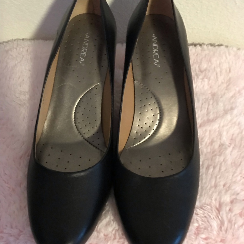 Nice Cushioned and New🌺🌺🌺 Black Pump!